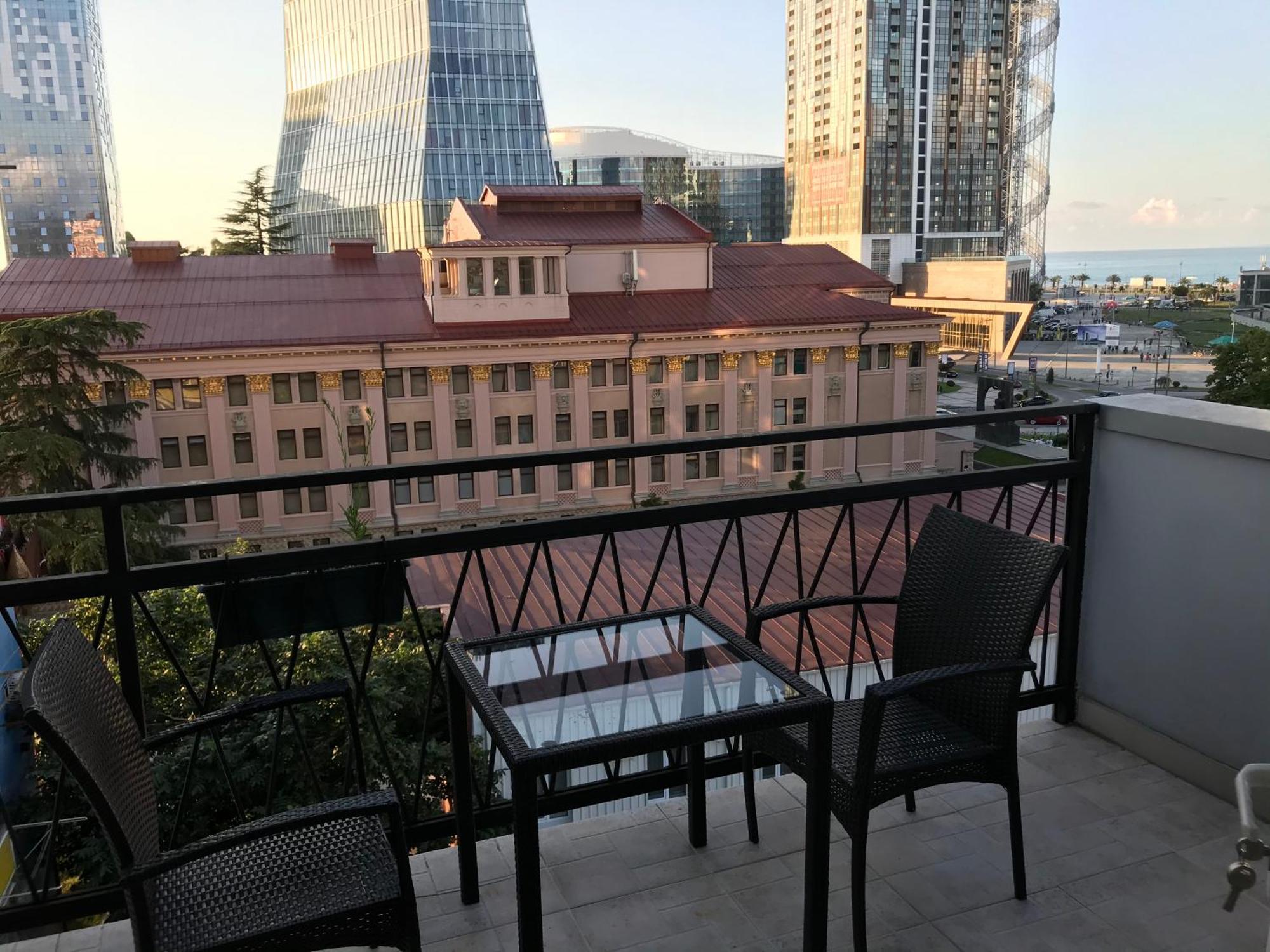 Apartment In Batumi Mgzavrebi Exterior photo