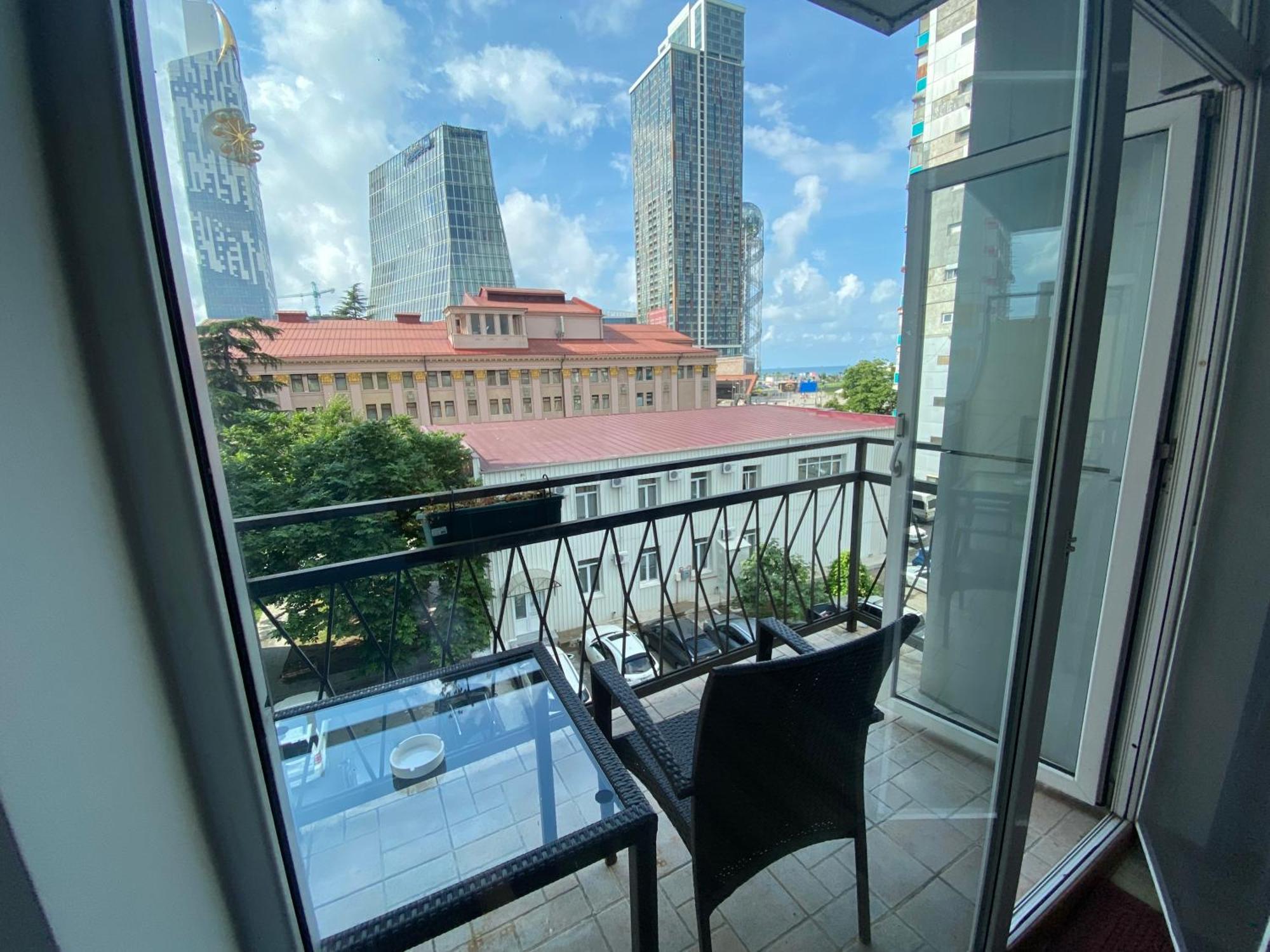 Apartment In Batumi Mgzavrebi Exterior photo